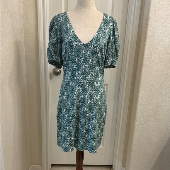 Boden Dresses & Skirts - Boden Green Printed V-Neck Mini Dress with Puff Sleeves